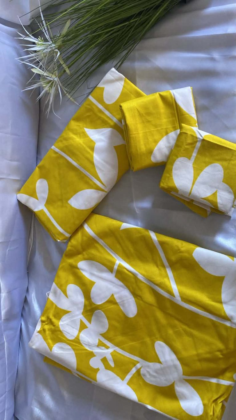 Parure drap housse jaune papillons