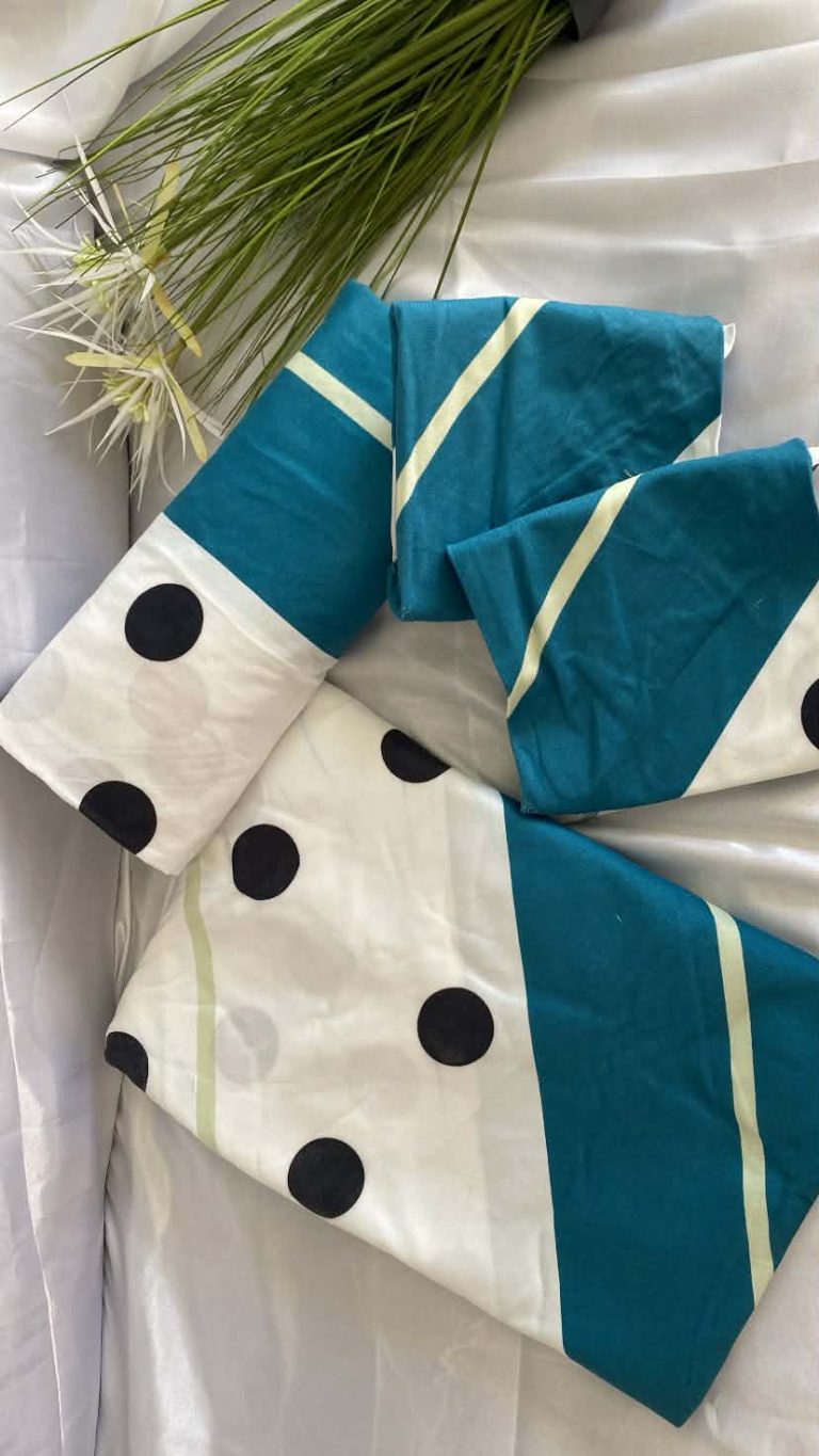 Parure drap housse turquoise pois noirs