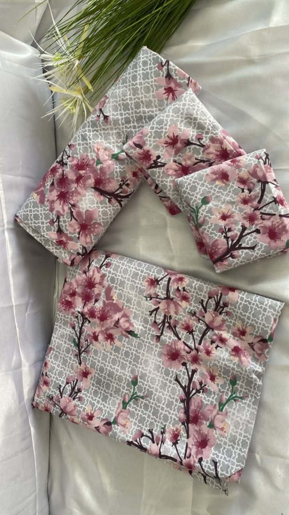 Parure drap housse blanc cerisier rose